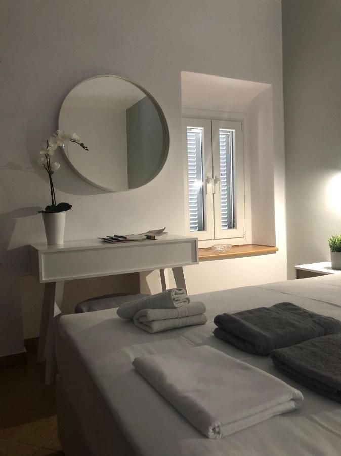 Amaryllis Suites Santorini Fira  Exteriör bild